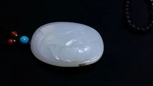 和田玉与翡翠构造特征对比
