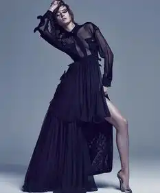 名模暗色冷艳大片性感魅惑
