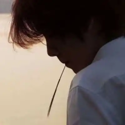 ins港风复古男生头像
