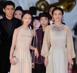 周冬雨窦靖童马思纯酷女孩都爱和酷女孩玩
