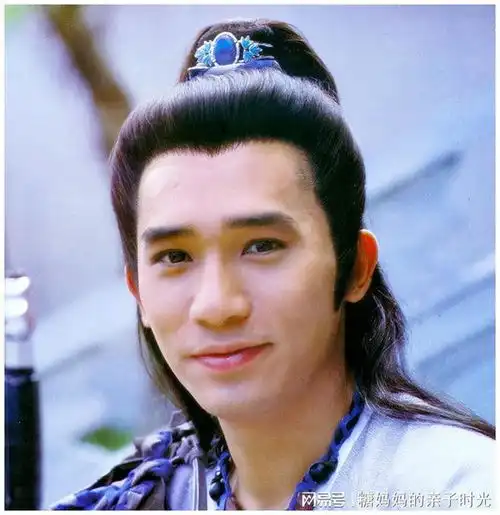 再看梁朝伟的电视剧,有点无厘头的味道,细看还有点周星驰的影子
