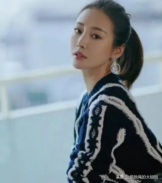 风情万种的李纯
