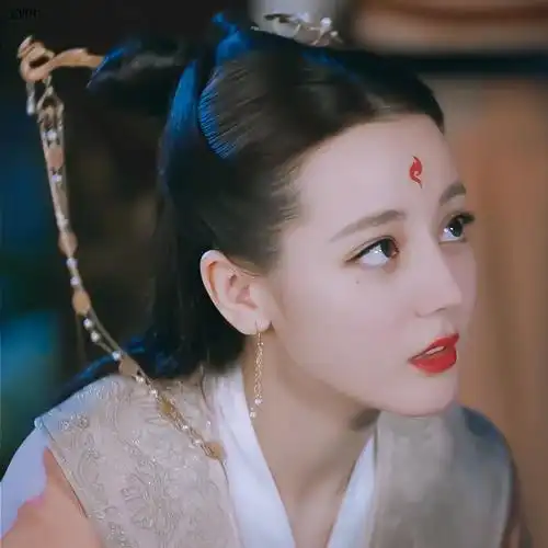 相亲男要找像迪丽热巴这样的女生问题来了,怎么才能白成热巴
