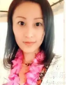 杨子12岁漂亮女儿近照曝光正牌老婆帮忙做生意
