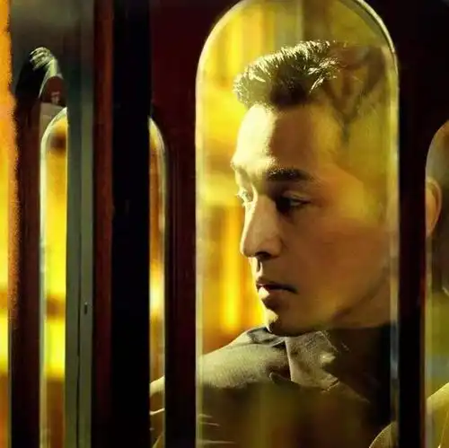 胡歌事业公益两不误繁花预告太精彩
