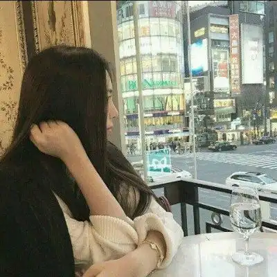 你和今晚的月亮一样让人想入qq女生头像我要个性网
