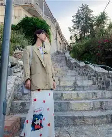 杨紫的拼色发带打动你秋装混搭更时尚弹吉他的女孩让人心醉
