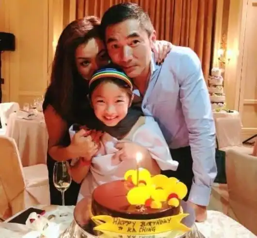 方中信与女友分手暴瘦40斤,后娶最丑港姐莫可欣,婚后12年0绯闻
