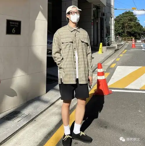 男生长袖衬衫的3种搭配,尽显潮男魅力
