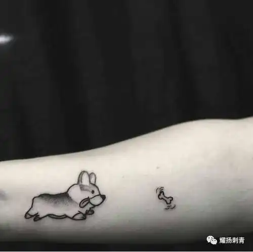 耀扬刺青那些简单粗暴,但又感人的狗狗纹身,你要刻一个吗
