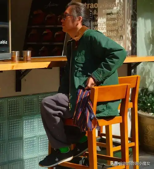 中年男人春季穿搭要得体,少穿这2种外套,多穿这3种,更时尚有型
