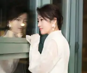 杨钰莹美得清新脱俗,一身简单装扮被她穿出满满少女感,真有范
