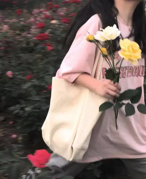 放暑假了吗你该换头像了
