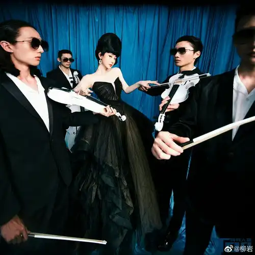 组图柳岩全新写真曝光化身复古女郎风情万种
