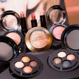 魅可新品油腻大叔其实是性感欧美妞,联合魅可出唇膏唇蜜和眼影
