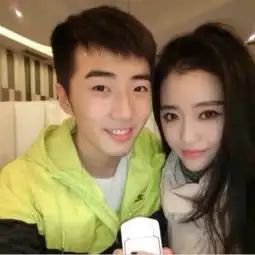 羡慕死人的情侣头像大全她不美但有我喜欢的笑容
