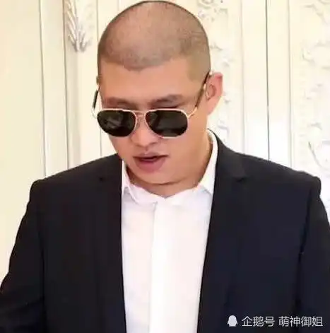 快手网红二驴即将回归驴嫂当众点名封杀幕后真凶原来竟是他
