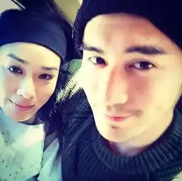 性感辣妈钟丽缇首次分享保持诱人身材的秘诀
