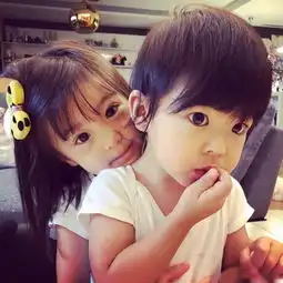 贾静雯晒刚出生的婴儿直呼好治愈,粉丝还以为她又生了
