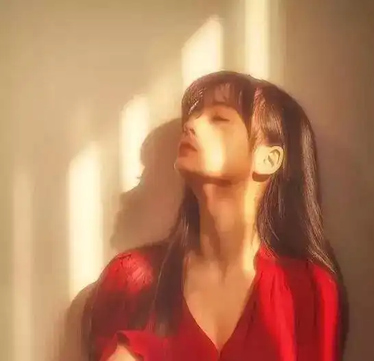 现在很多聪明女人,都用这些招数来套住男人
