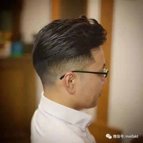 今年最火的男士发型,中年剪了也变年轻
