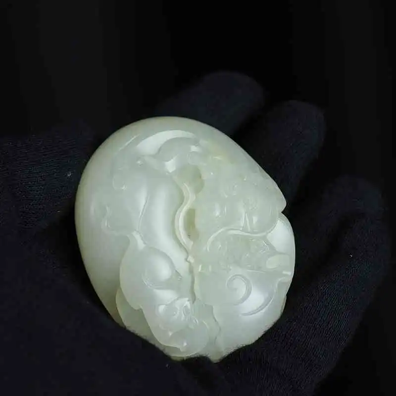 和田玉望子成龙代钩苏工雕把件详细介绍材质工艺与保养方法,购买指南
