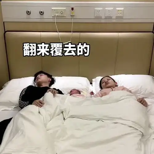 男人睡觉不舒服,结果把出生没多久宝宝放到了一边,宝宝拔氧气管
