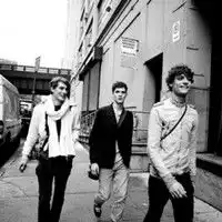 求带字或不带字的兄弟qq头像越多越好
