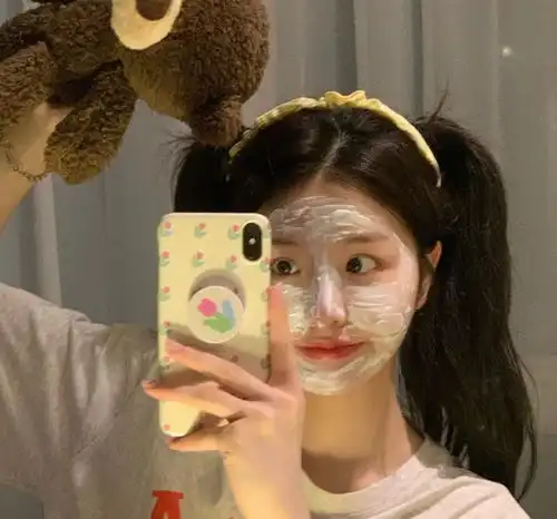 甜妹头像小孩的爱很幼稚但小孩的爱很认真
