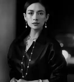 妥妥的国际范章子怡曝黑白写真风情万种
