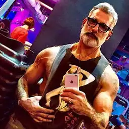 他60岁,有肌肉,有颜值,完爆一切小鲜肉搜狐
