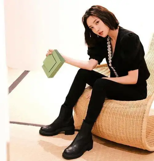 唐艺昕结婚以后,打扮突变,摩登女郎出镜
