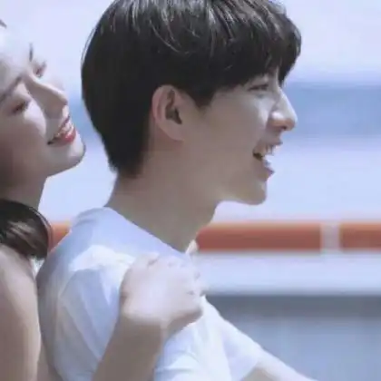 qq情侣头像小清新喜欢把心事自己消化
