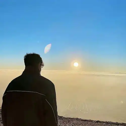 2023高清靠谱安全感背影男生头像
