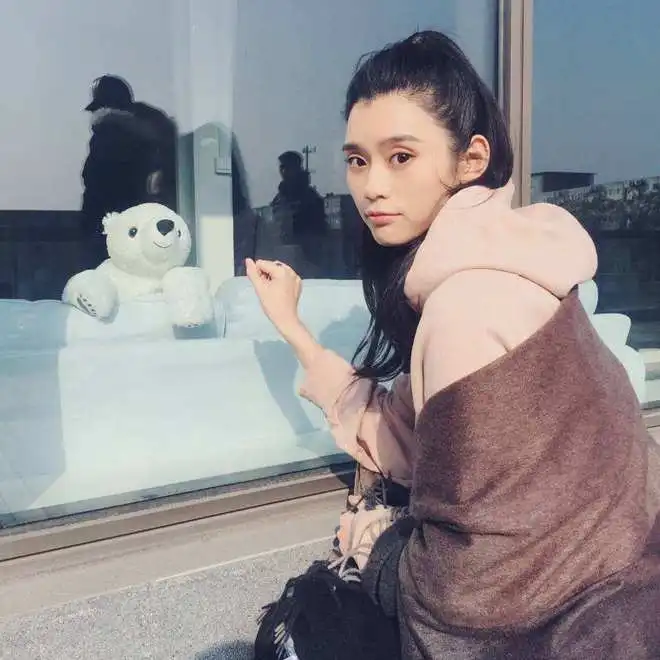 奚梦瑶中国内地女模特
