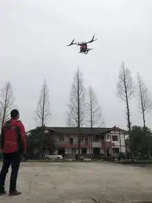 无人机四川常态化送货第一单80岁老爷爷收到孙子寄来的年货
