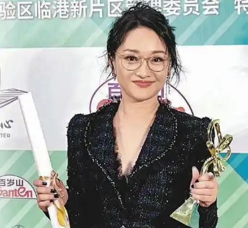 50岁刘琳的素颜照,打脸了多少假冻龄女星
