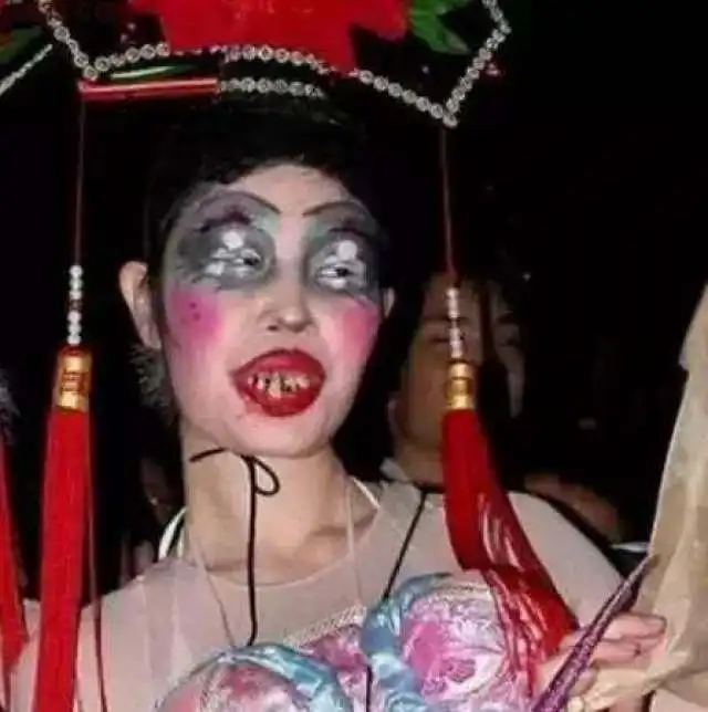 盘点全球十大丑女,丑得简直没法看
