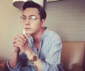 今年流行戴眼镜,戴对了美翻了
