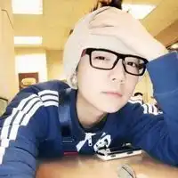 可爱眼镜男
