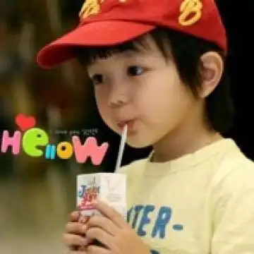帅气的小男孩
