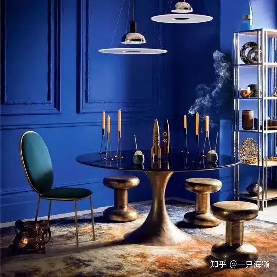 克莱因蓝被称作理想之蓝,只要加一点,家立刻变高级
