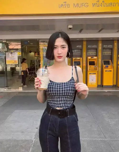 这几年韩式穿搭一直都很流行不过最近新出泰式穿搭也很火
