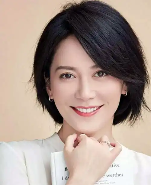 50岁的俞飞鸿依然单身容颜身材如少女,是否是不婚主义者
