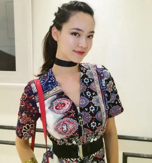 香奈儿御用模特,素颜比化妆好看,这个96年的妹子是怎么做到的
