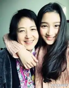 鹿晗妈妈vs关晓彤妈妈,星妈颜值谁更高
