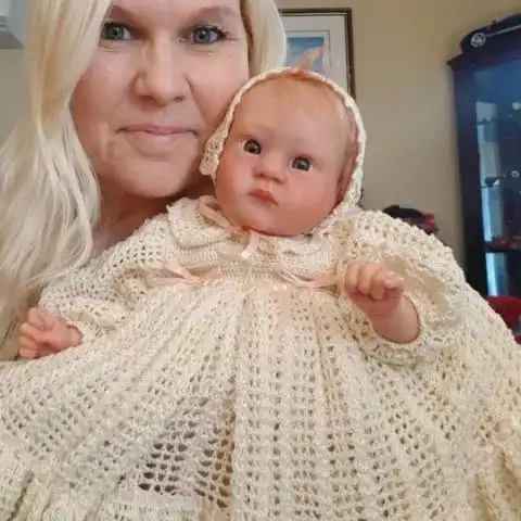 真新鲜昆州妈妈送仿真玩偶环游世界,亲生儿女却没份享受,是出于真爱还是另有隐情
