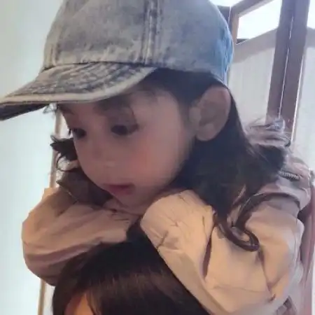 萌小孩情侣头像一对,送给青梅竹马的情侣使用
