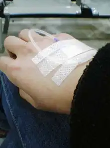 我跟领导撒谎说我生病了要打针求一张打针的手的照片发朋友圈增加真实感我是女生要一张美美的
