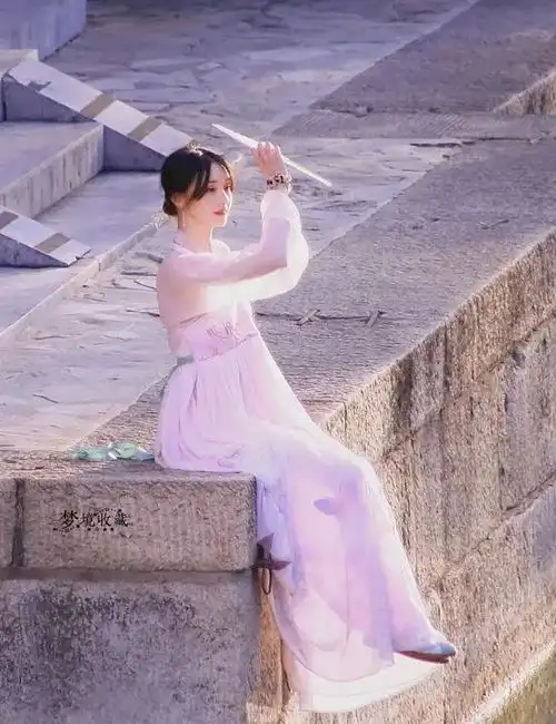 郑爽又接新综艺,放弃演员身份的她,这回能靠综艺翻身吗
